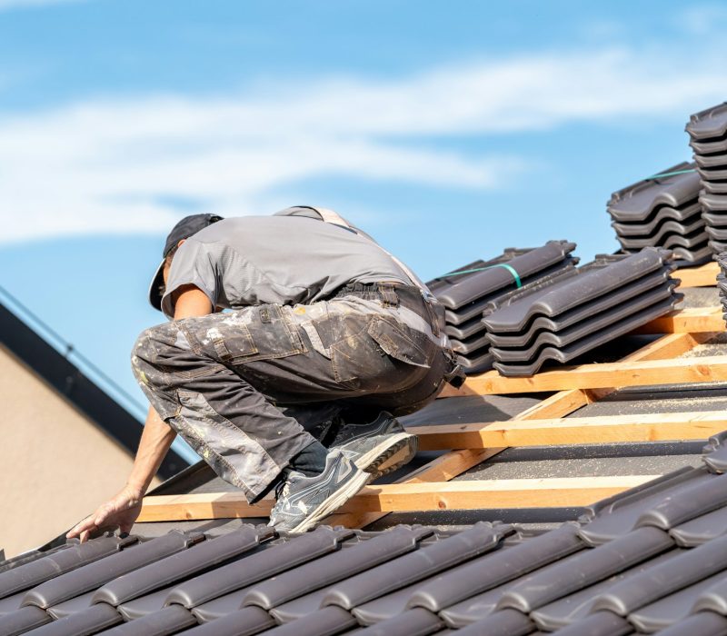 installation of ceramic tiles on the roof of the building by an expert